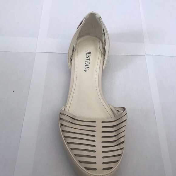 JustFab Cutout Flat - Picture 2 of 3